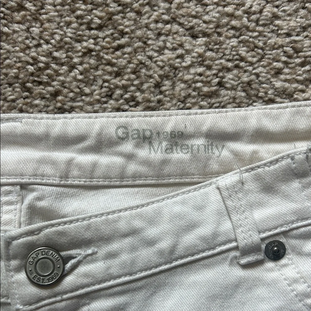GAP stylish white